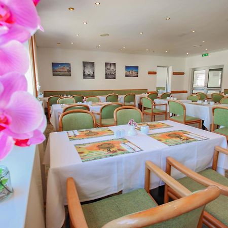 Hotel Astor Altenburg Bagian luar foto