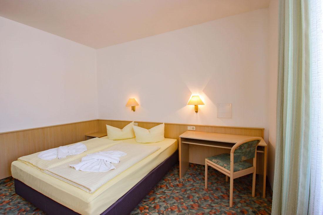 Hotel Astor Altenburg Bagian luar foto