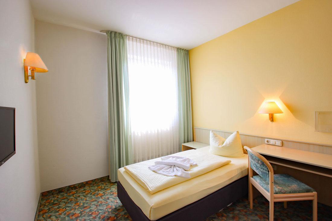 Hotel Astor Altenburg Bagian luar foto
