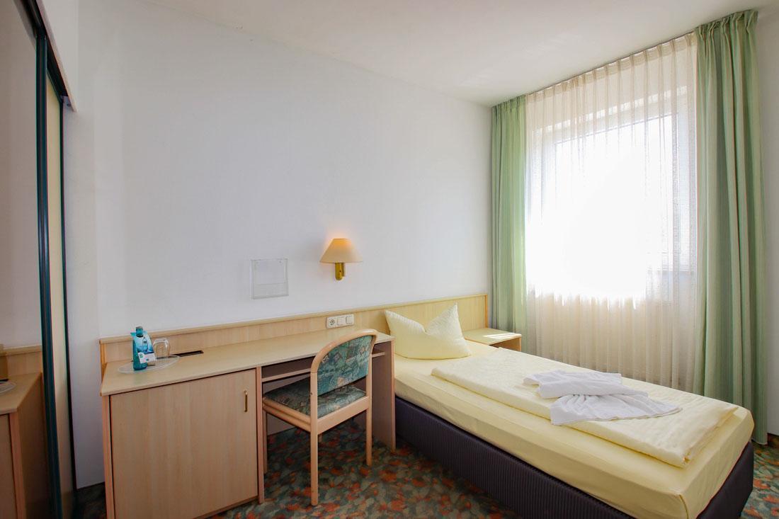 Hotel Astor Altenburg Bagian luar foto