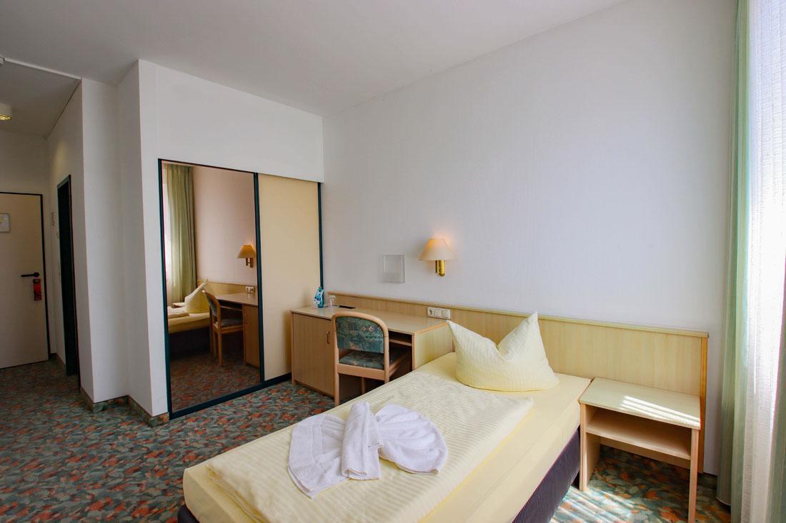 Hotel Astor Altenburg Bagian luar foto