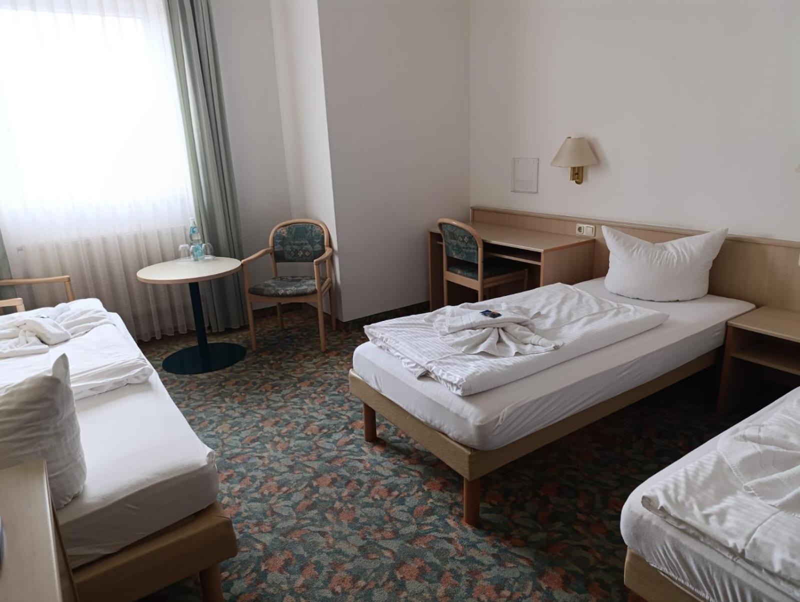 Hotel Astor Altenburg Bagian luar foto