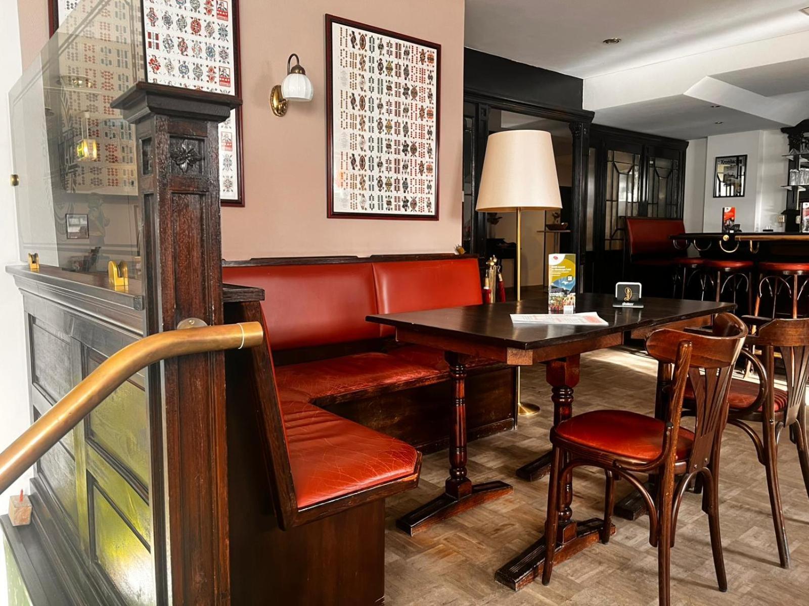Hotel Astor Altenburg Bagian luar foto