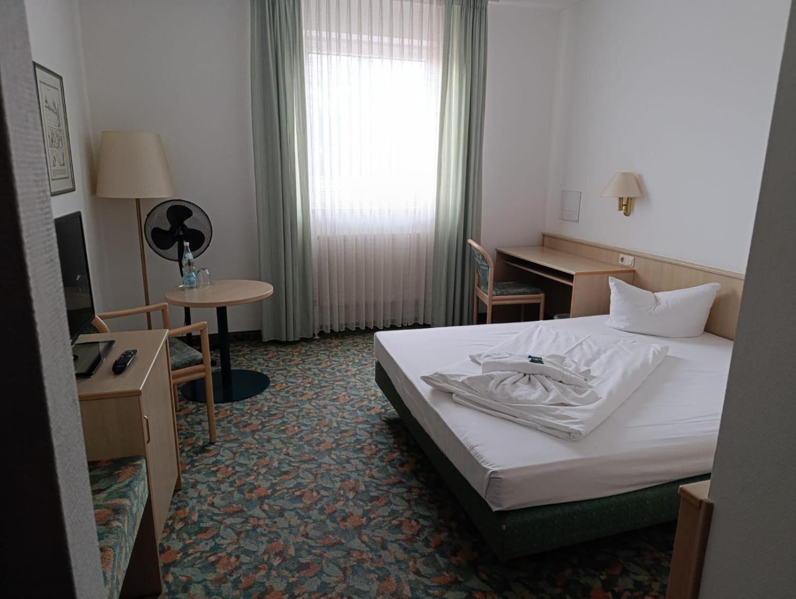Hotel Astor Altenburg Bagian luar foto