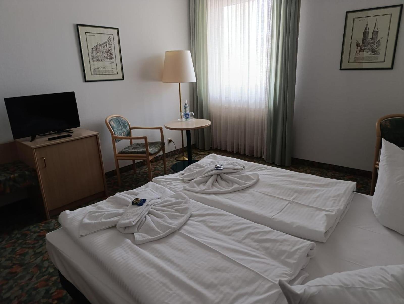 Hotel Astor Altenburg Bagian luar foto
