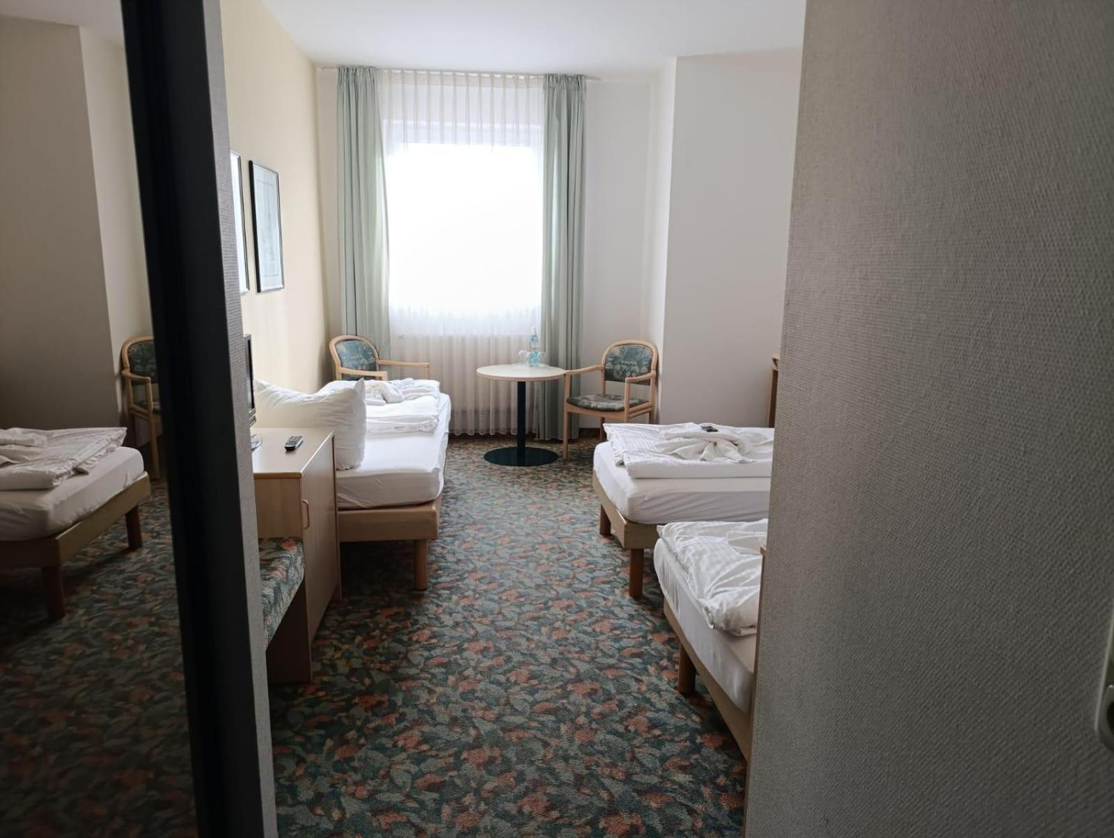 Hotel Astor Altenburg Bagian luar foto