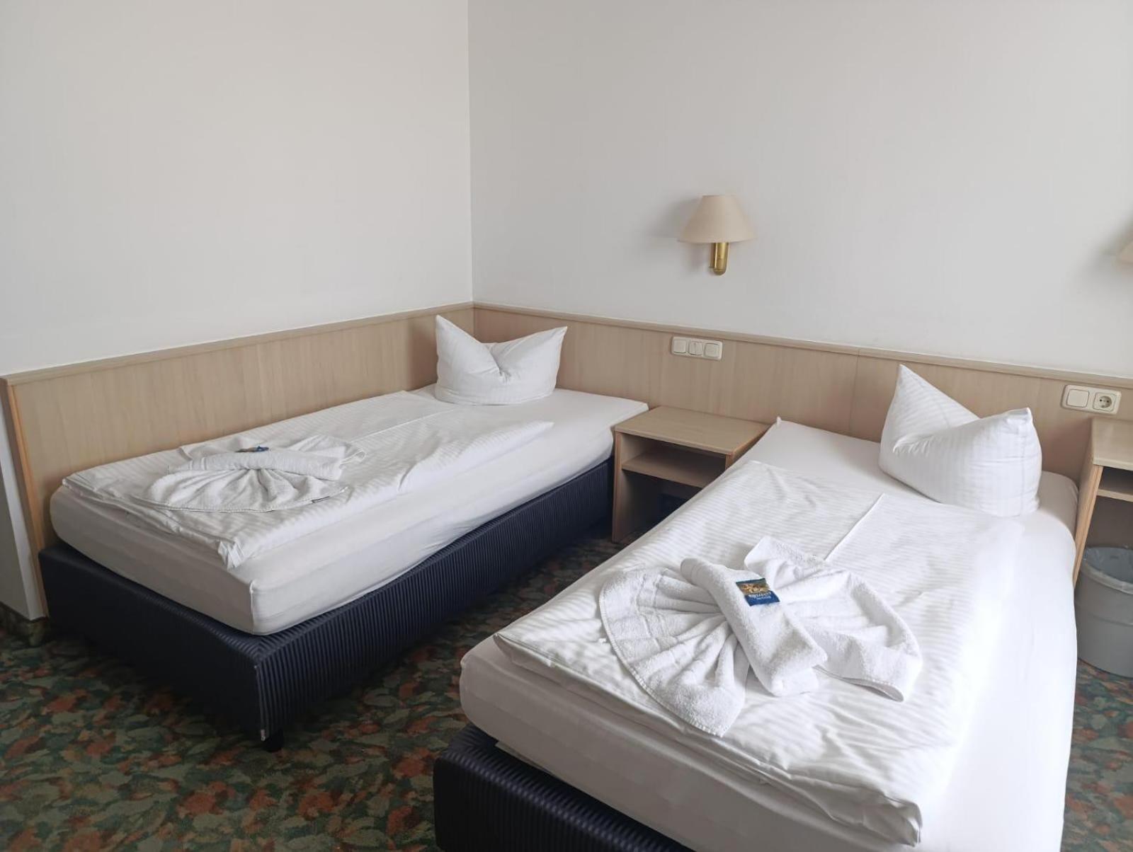 Hotel Astor Altenburg Bagian luar foto