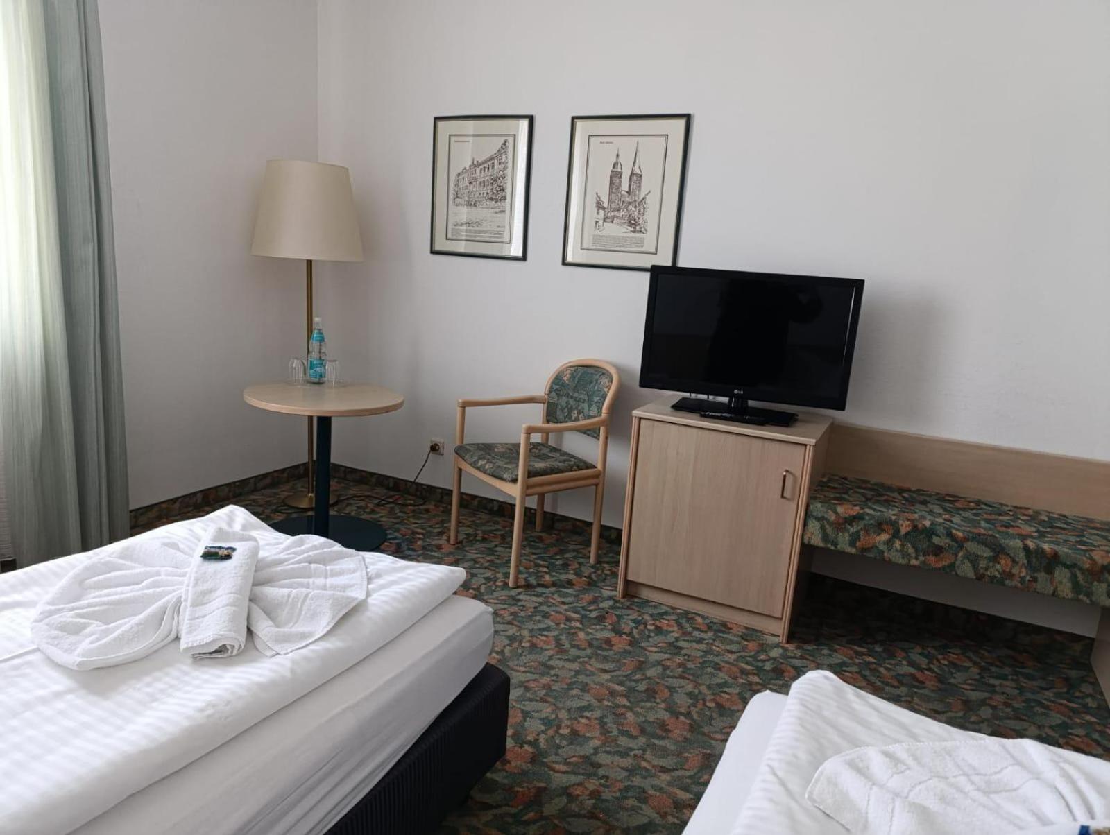 Hotel Astor Altenburg Bagian luar foto