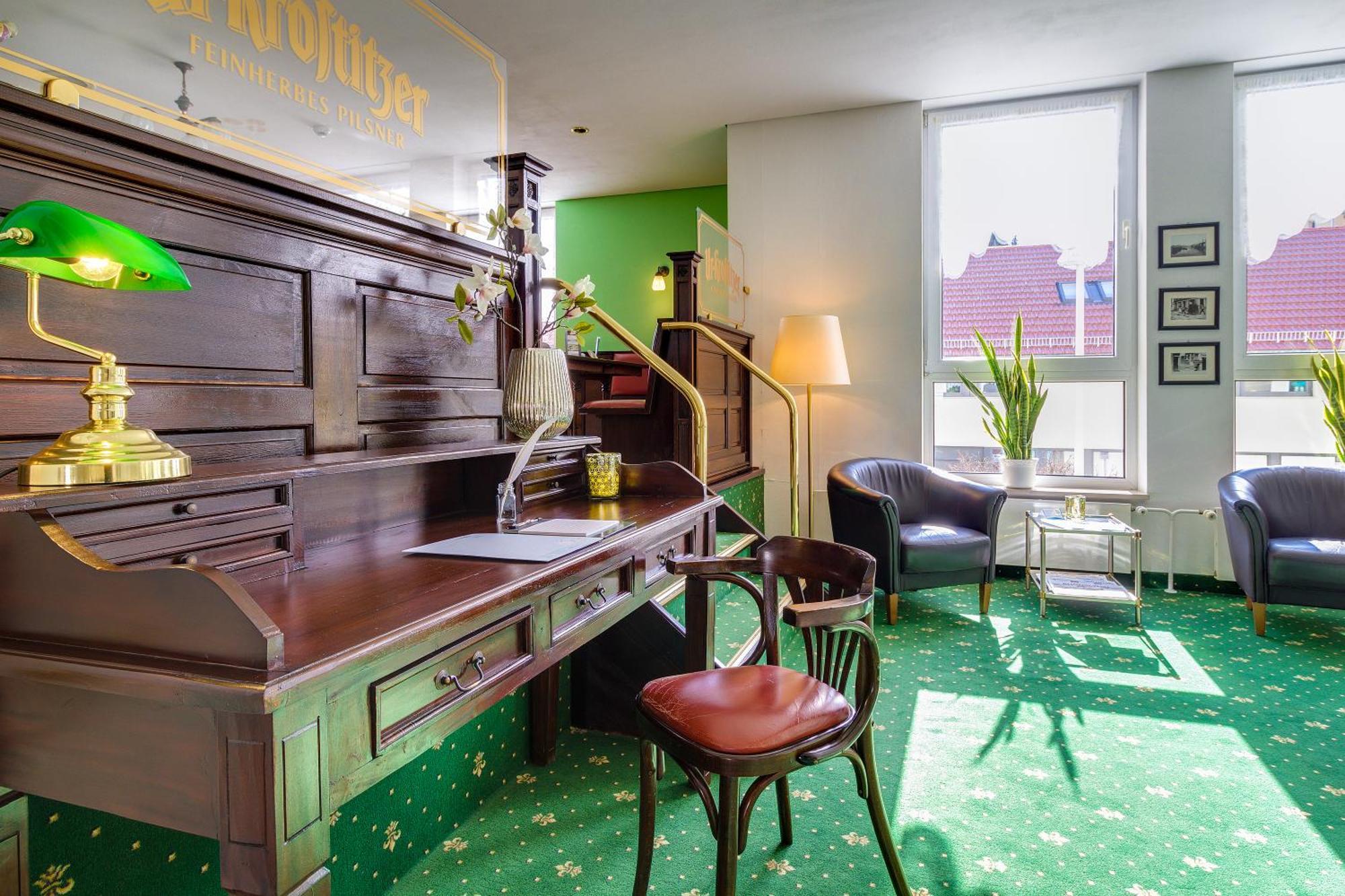 Hotel Astor Altenburg Bagian luar foto